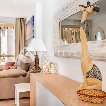 Modern 1 BR apartement in very center of Marbella. Buitenkant foto