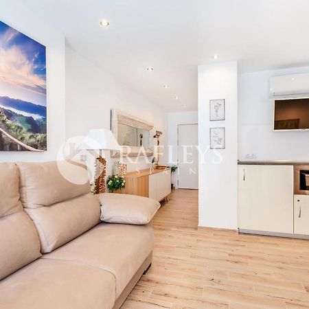 Modern 1 BR apartement in very center of Marbella. Buitenkant foto