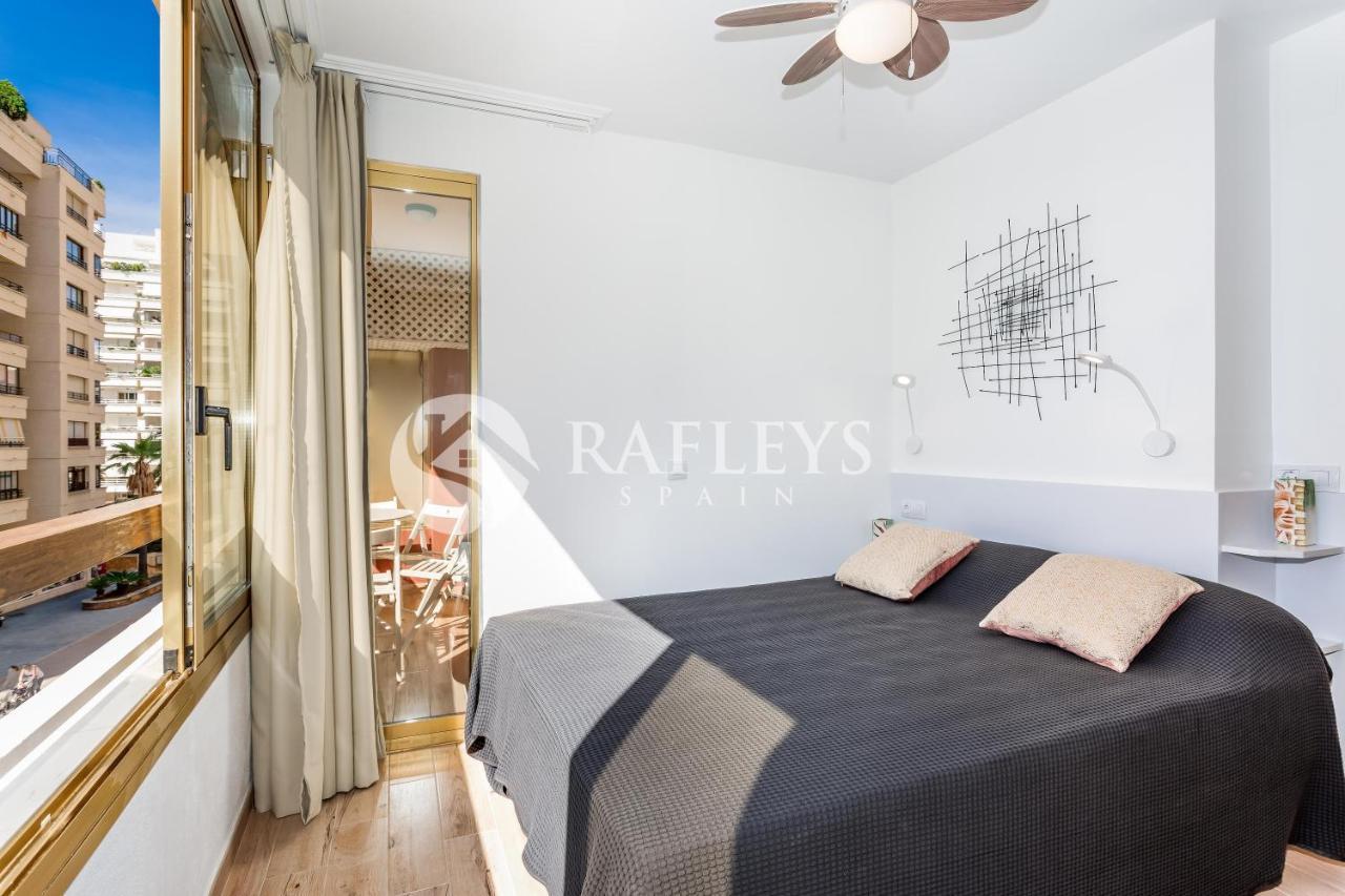 Modern 1 BR apartement in very center of Marbella. Buitenkant foto