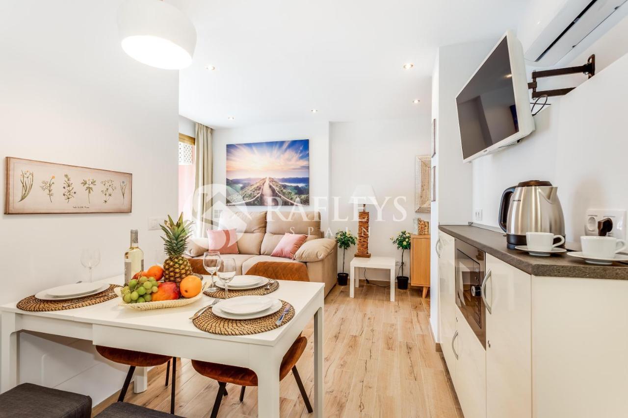 Modern 1 BR apartement in very center of Marbella. Buitenkant foto