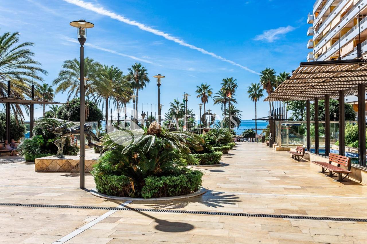 Modern 1 BR apartement in very center of Marbella. Buitenkant foto