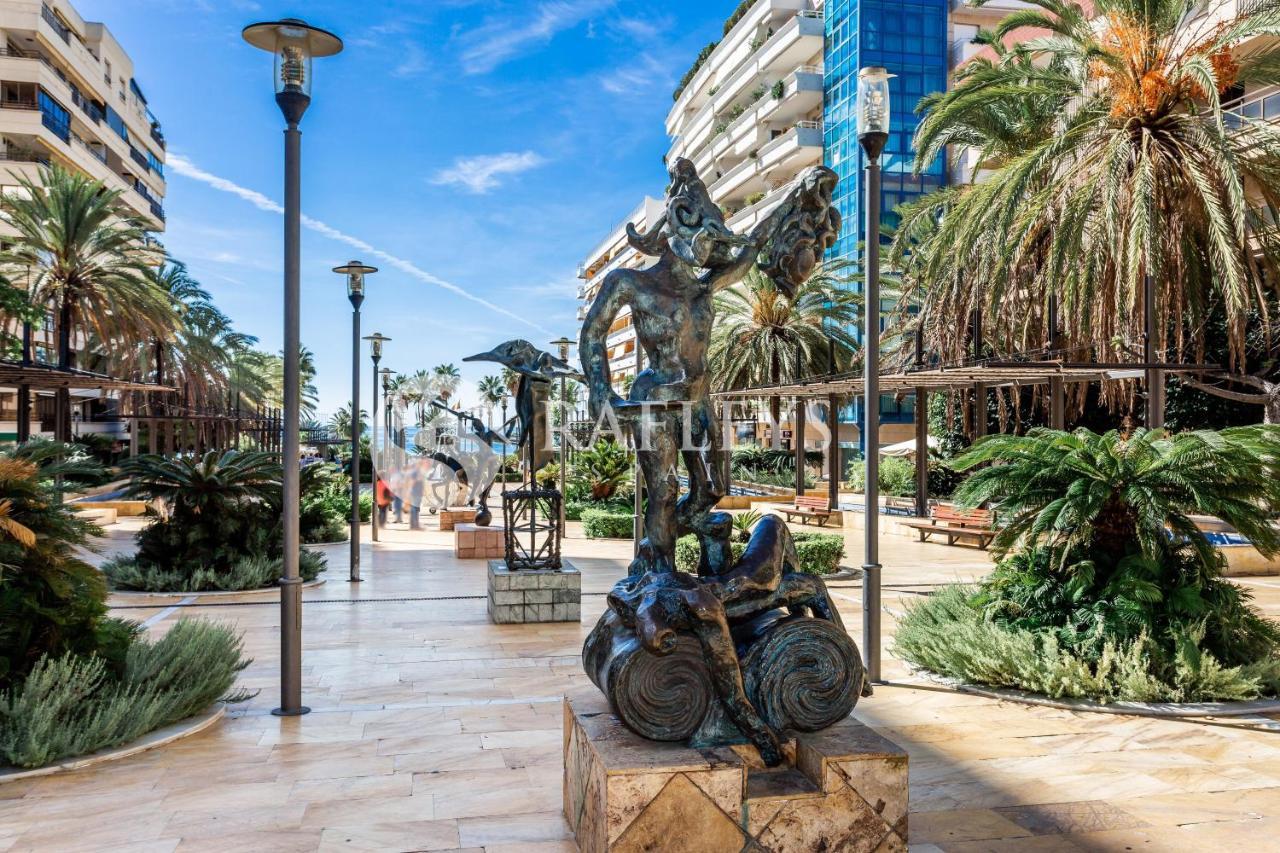 Modern 1 BR apartement in very center of Marbella. Buitenkant foto