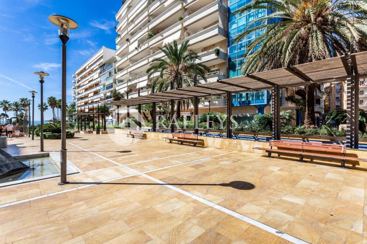 Modern 1 BR apartement in very center of Marbella. Buitenkant foto